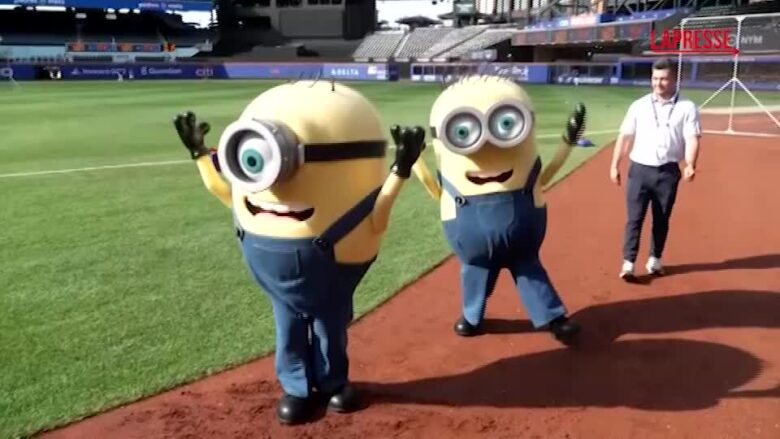 Baseball: Minions invadono il Citi Field di New York prima della partita dei Mets