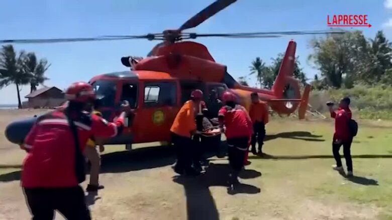 Indonesia, superstiti del terremoto evacuati in elicottero