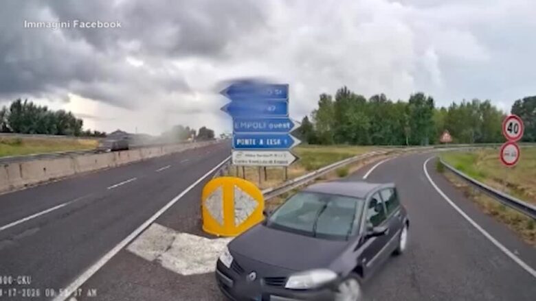 Empoli, prende la superstrada in contromano: il video