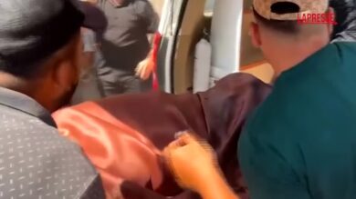 Gaza City, raid israeliano su stazione di polizia: nove morti