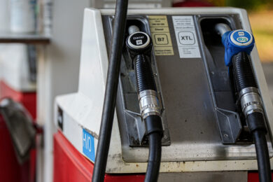 Prezzi carburanti, azzerato il taglio delle accise sul diesel. Pressing consumatori: “È piena emergenza”