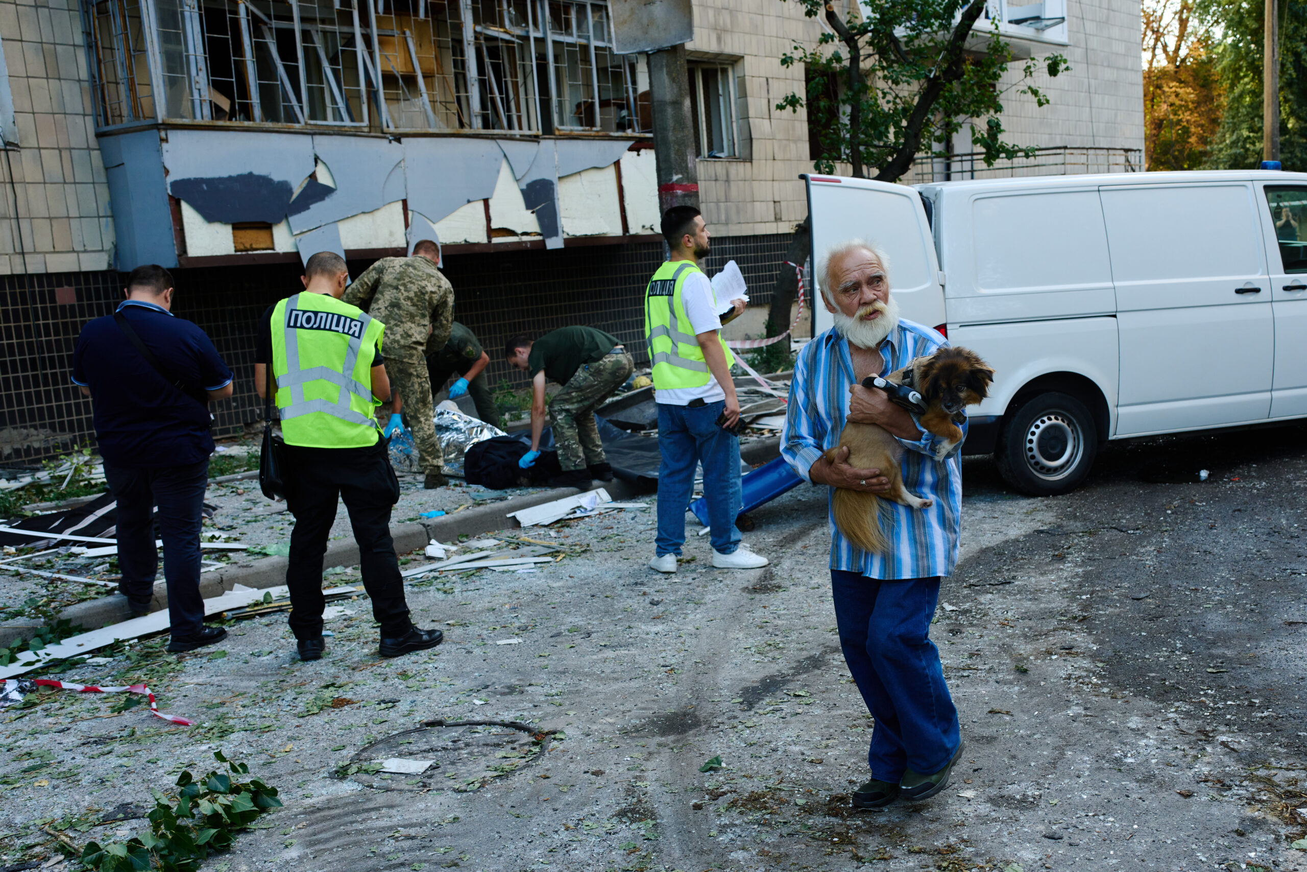 Ucraina, attacco russo su Kiev: almeno 12 morti e 33 feriti – La diretta