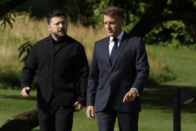 Ucraina, Macron sente Zelensky: “Manderemo intercettori”