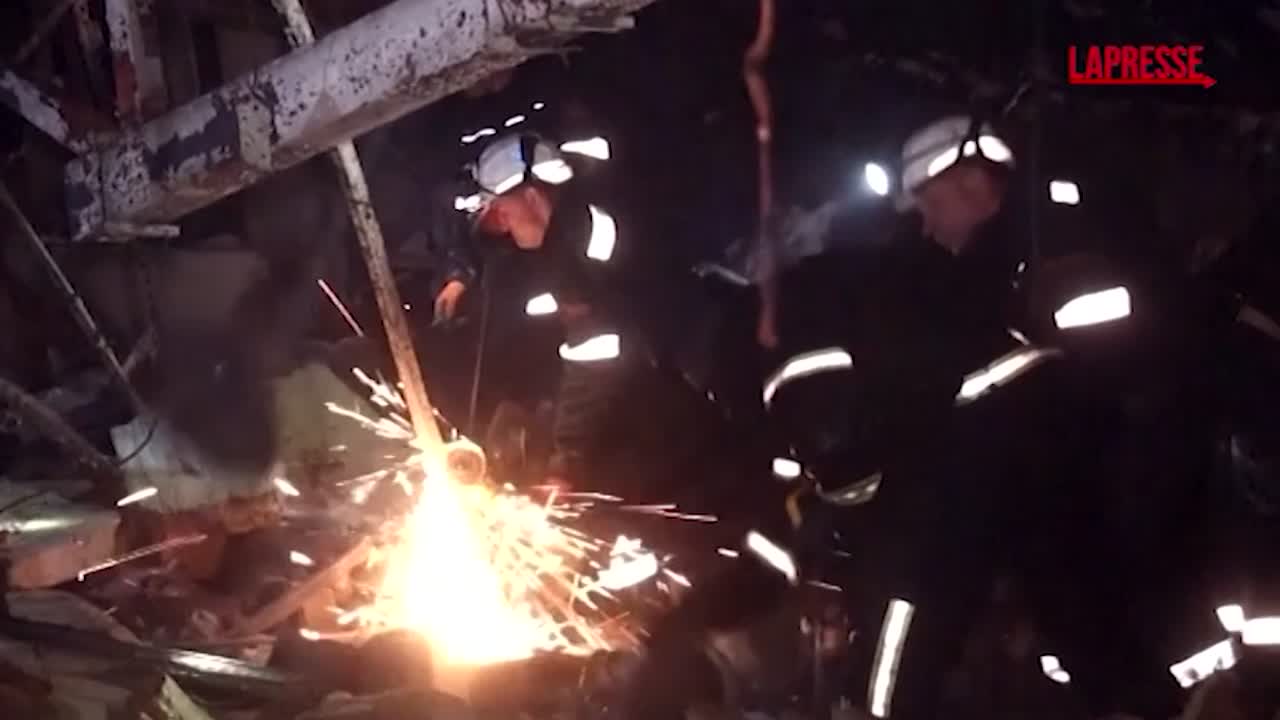 ucrainabombe russe su centro commerciale a kryvyj rih almeno 16 morti da Lapresse.it ucrainabombe russe su centro commerciale a kryvyj rih almeno 16 morti