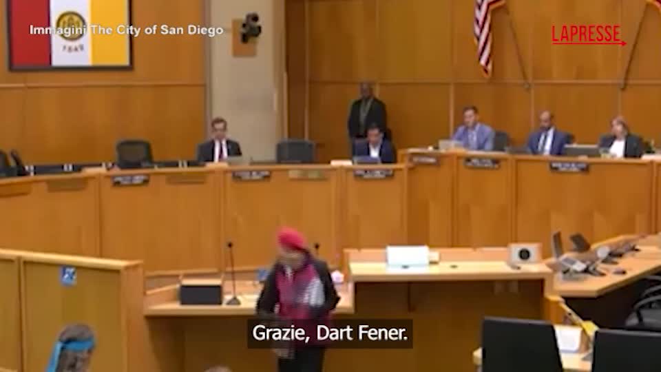 usa dart fener in consiglio comunale a san diego fa ironia sulle telecamere flock cos236 posso stalkerare la mia ex da Lapresse.it usa dart fener in consiglio comunale a san diego fa ironia sulle telecamere flock cos236 posso stalkerare la mia ex