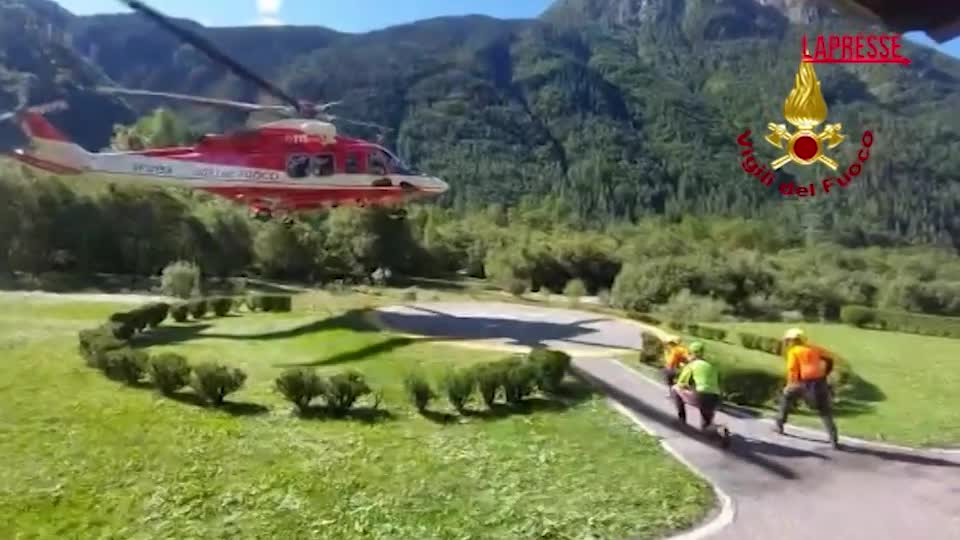 maltempo in lombardia 29 persone bloccate in rifugi nel bergamasco l evacuazione con l elicottero da Lapresse.it maltempo in lombardia 29 persone bloccate in rifugi nel bergamasco l evacuazione con l elicottero