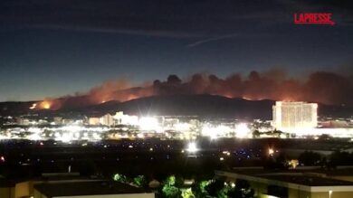 Usa, l'incendio minaccia la città di Reno in Nevada: le fiamme si stagliano sopra la città