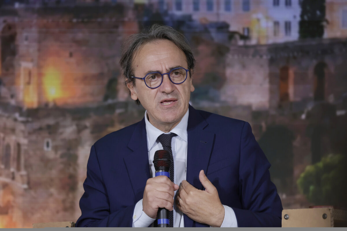 Migranti, Sea Watch fermata dal Viminale per 45 giorni. La ong: “Noi non collaboriamo con i criminali, il Governo italiano può dire lo stesso?” Migranti, Sea Watch fermata dal Viminale per 45 giorni. La ong: “Noi non collaboriamo con i criminali, il Governo italiano può dire lo stesso?”