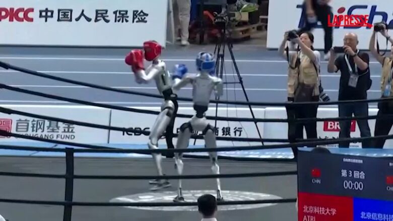 Cina, oltre 2.000 umanoidi in gara al 'Robot Games' di Pechino: boxe, tai chi e calcio
