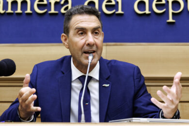 Vannacci e il programma di Futuro Nazionale: “L’aborto non è un diritto e stop alle unioni civili”