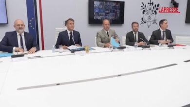 Macron presiede la riunione dei Volenterosi