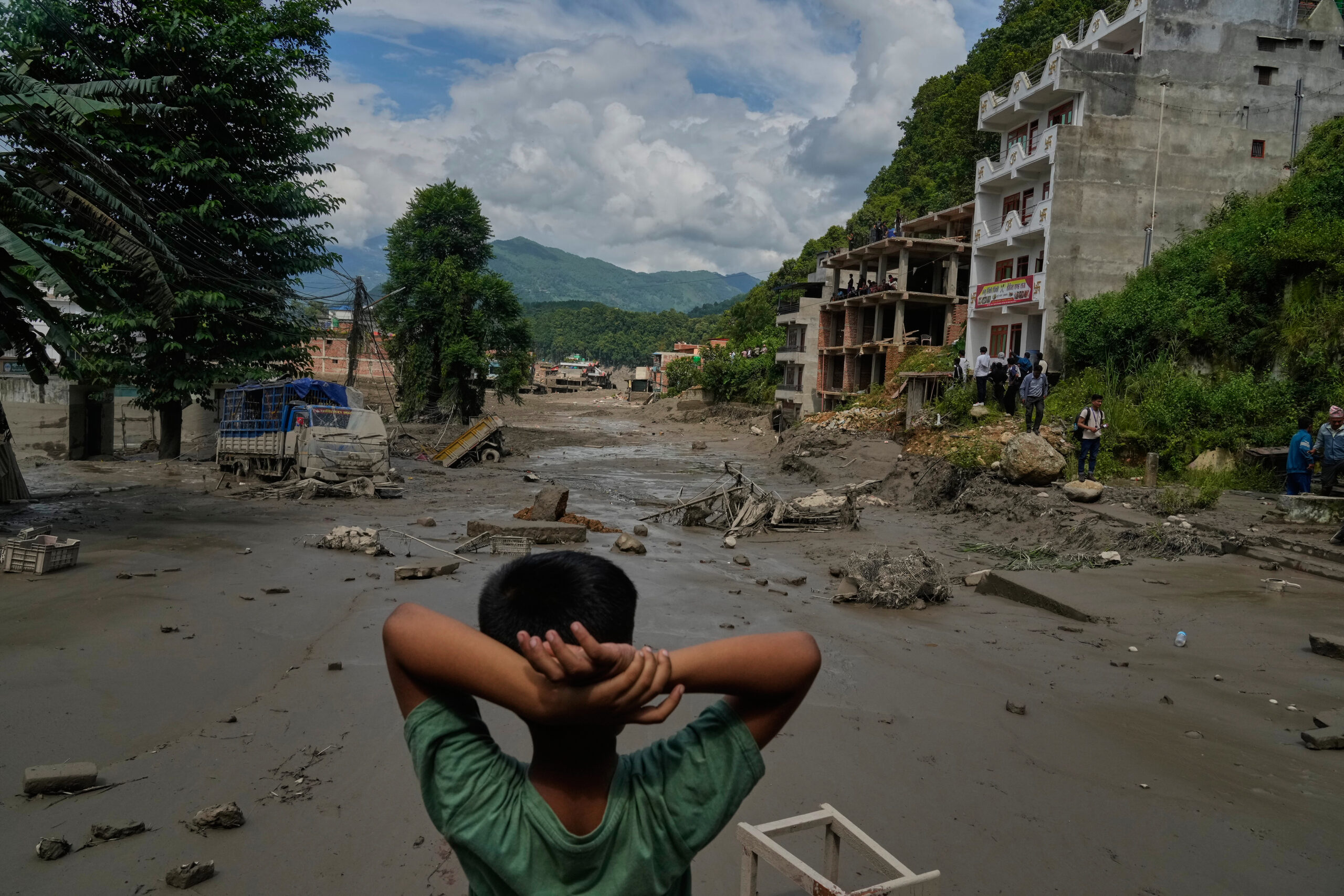 Nepal, i morti per l’inondazione salgono a 165. “Evento causato dal crollo di un
