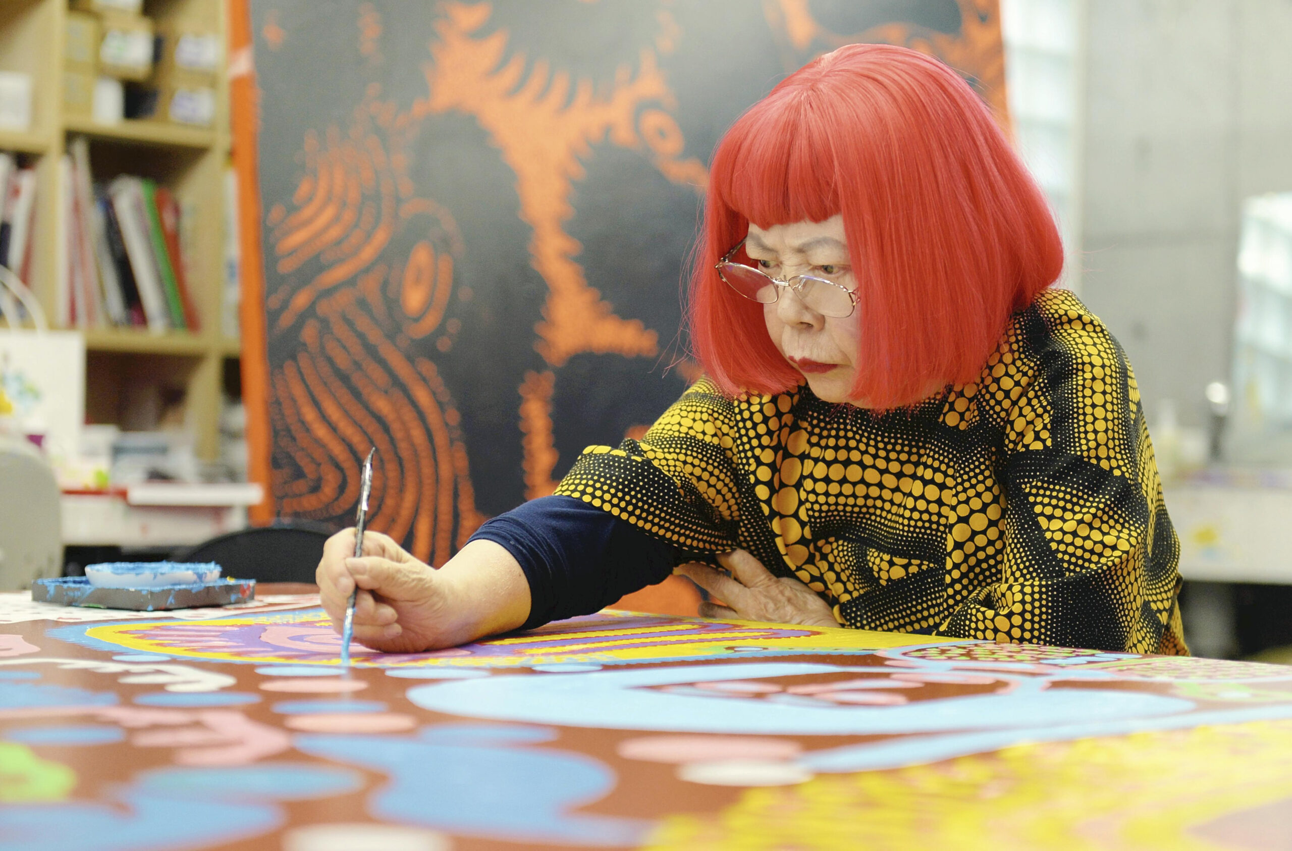 Yayoi Kusama, è morta a 97 anni la celebre artista giapponese