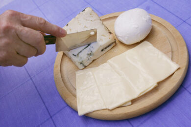Gorgonzola a rischio listeria, il lotto ritirato e i sintomi da tenere d’occhio 