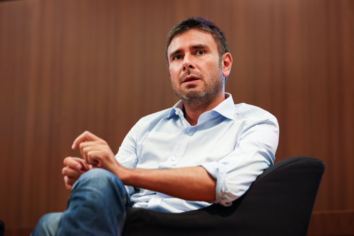 Alessandro Di Battista ricoverato a Cuba: “È in gravi condizioni. Forte mal di testa e un malore” Alessandro Di Battista ricoverato a Cuba: “È in gravi condizioni. Forte mal di testa e un malore”