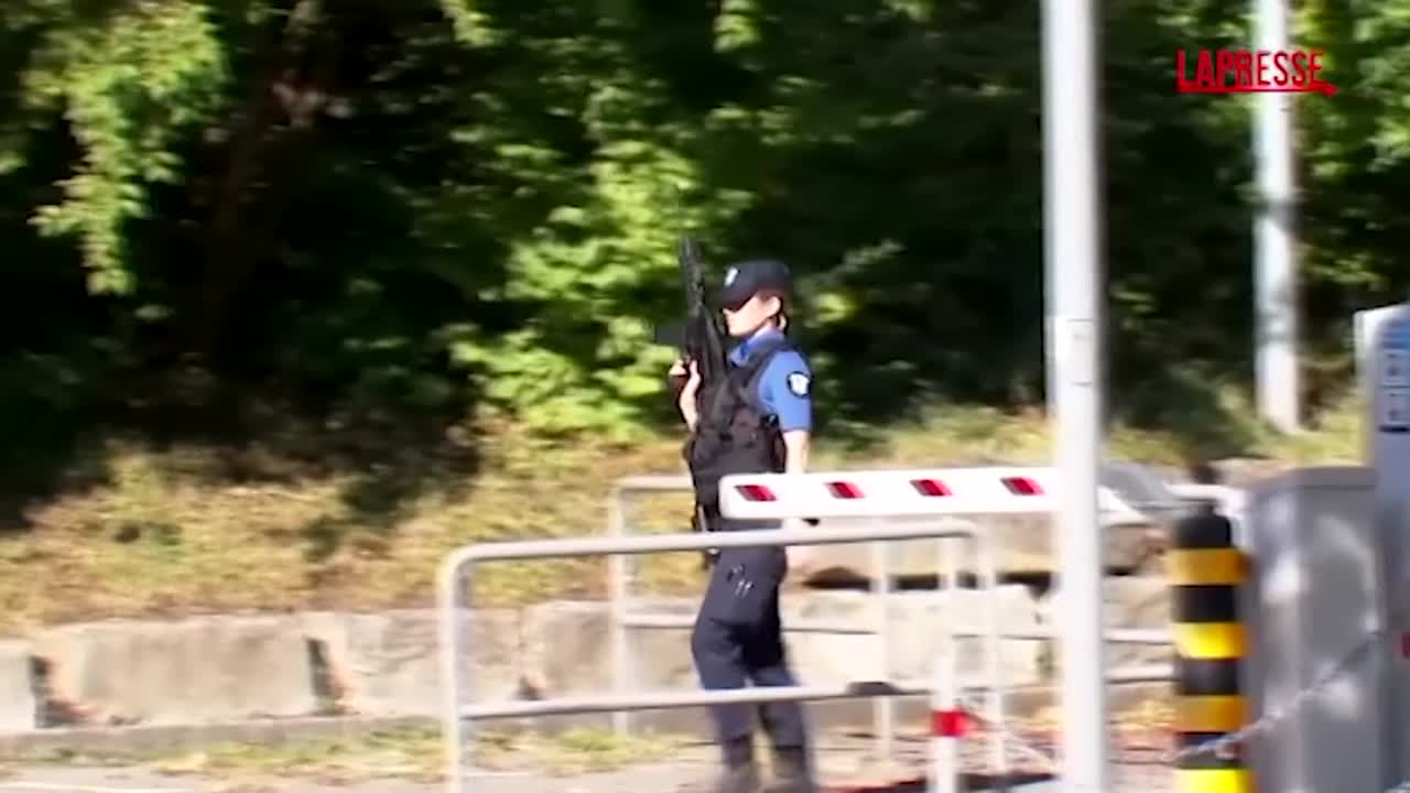 svizzera la polizia sul luogo della sparatoria al rave 232 caccia all uomo da Lapresse.it svizzera la polizia sul luogo della sparatoria al rave 232 caccia all uomo