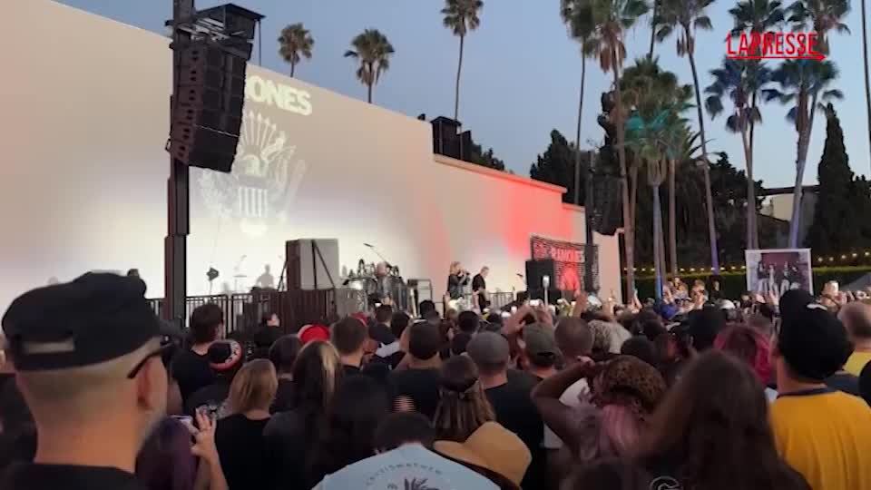 ramones l8217omaggio di billie joe armstrong e billy idol per i 50 anni del primo album da Lapresse.it ramones l8217omaggio di billie joe armstrong e billy idol per i 50 anni del primo album