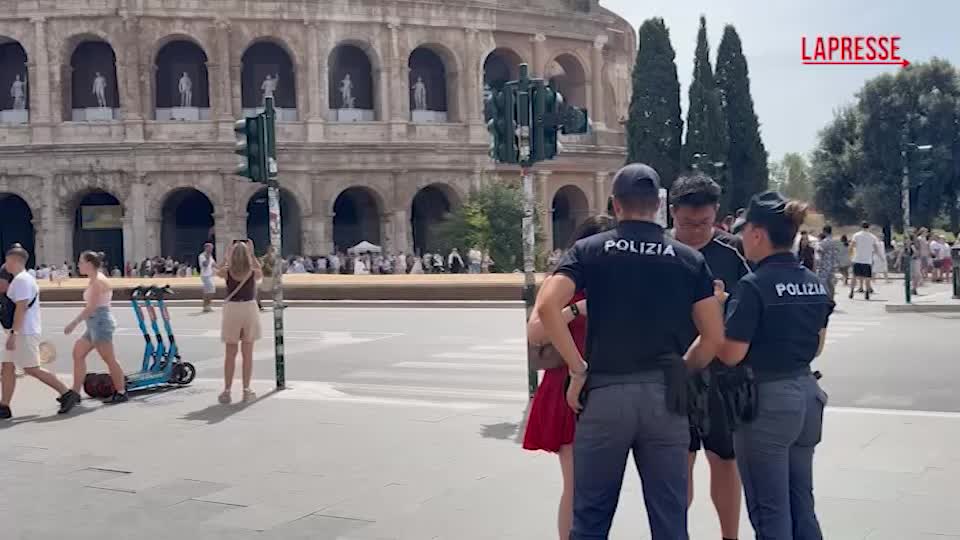 roma zona rossa al colosseo aumentano controlli per la sicurezza dei cittadini da Lapresse.it roma zona rossa al colosseo aumentano controlli per la sicurezza dei cittadini