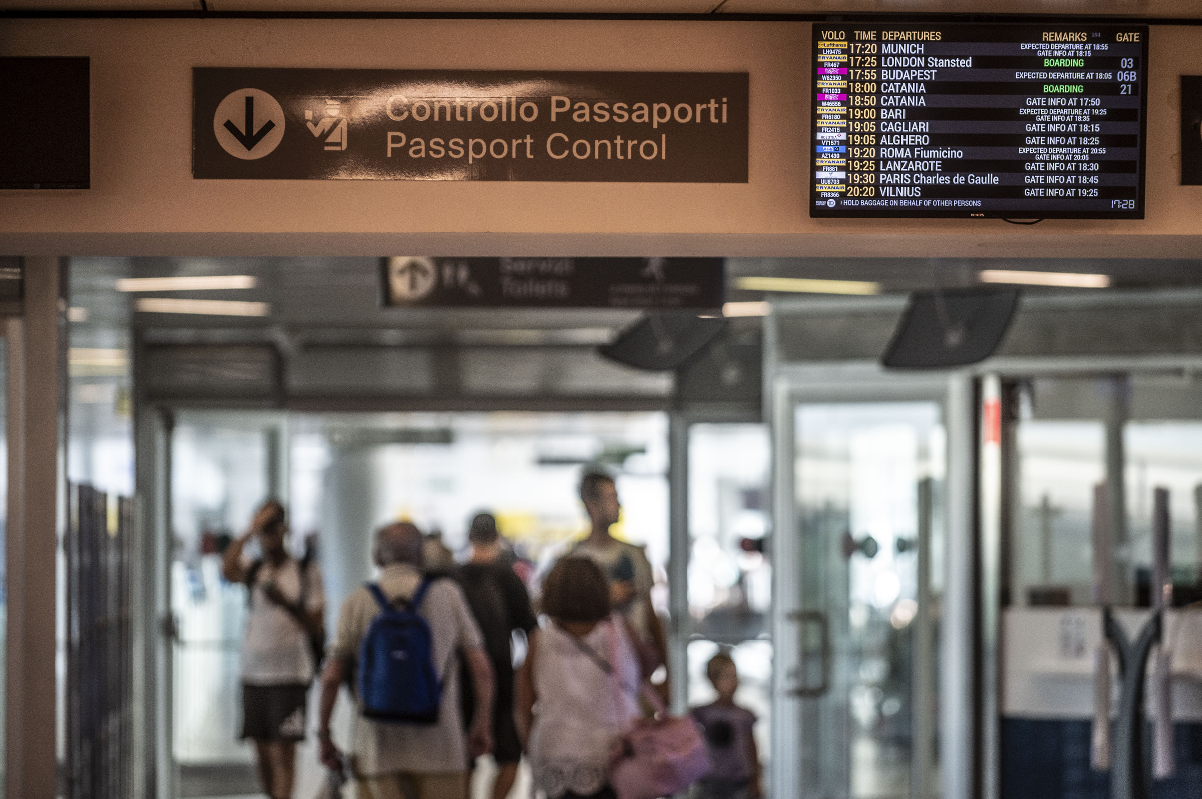 Migranti, Italia conferma il blocco di Schengen con la Spagna e Madrid risponde: scontri a Ceuta Migranti, Italia conferma il blocco di Schengen con la Spagna e Madrid risponde: scontri a Ceuta