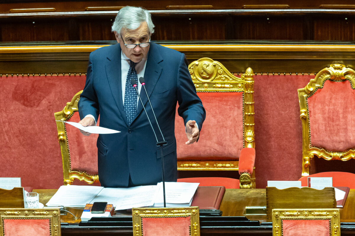 Migranti, Madrid risponde a Tajani: “Pericolo jihadista? Nessuno da Ceuta entra in area Schengen”
