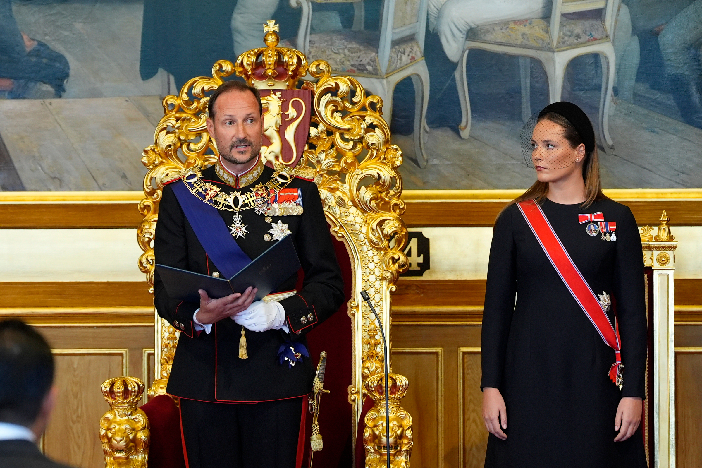 Re Haakon VIII di Norvegia presta giuramento davanti al Parlamento – Le foto Re Haakon VIII di Norvegia presta giuramento davanti al Parlamento – Le foto