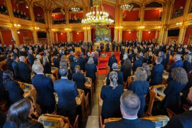 Il re Haakon VIII presta giuramento presso il parlamento norvegese a Oslo (Foto Ole Berg-Rusten/Pool Photo via AP)