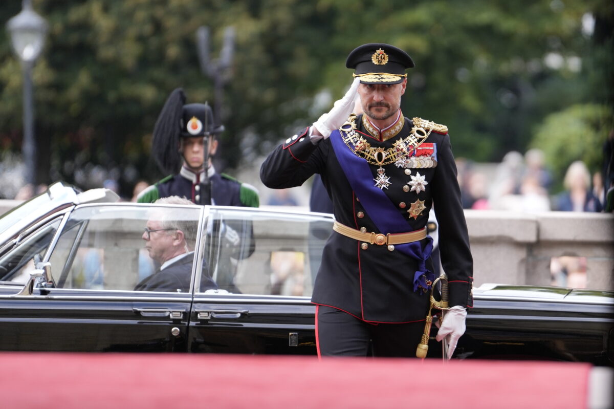 Galleria foto 'Re Haakon VIII di Norvegia presta giuramento davanti al Parlamento – Le foto' - foto 4