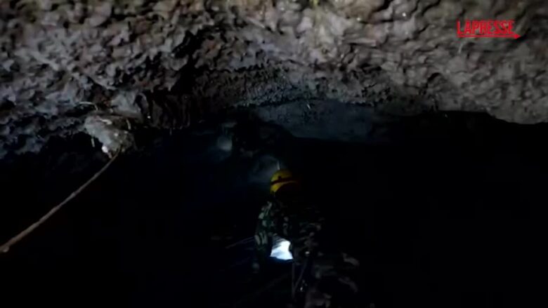 Nepal, i soccorritori nei tunnel della centrale idroelettrica sepolta dal fango