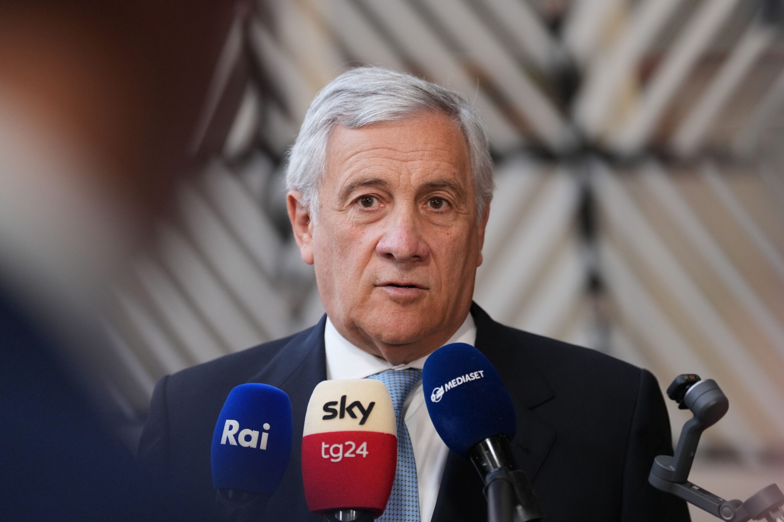Russia, Tajani avverte: “Non escludo tentativi di Mosca di interferire con voto 