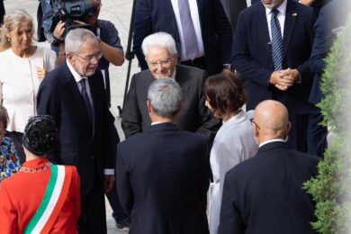 Mattarella agli 80 anni della firma dell’Accordo di Parigi: “Autonomie hanno accompagnato la democrazia”