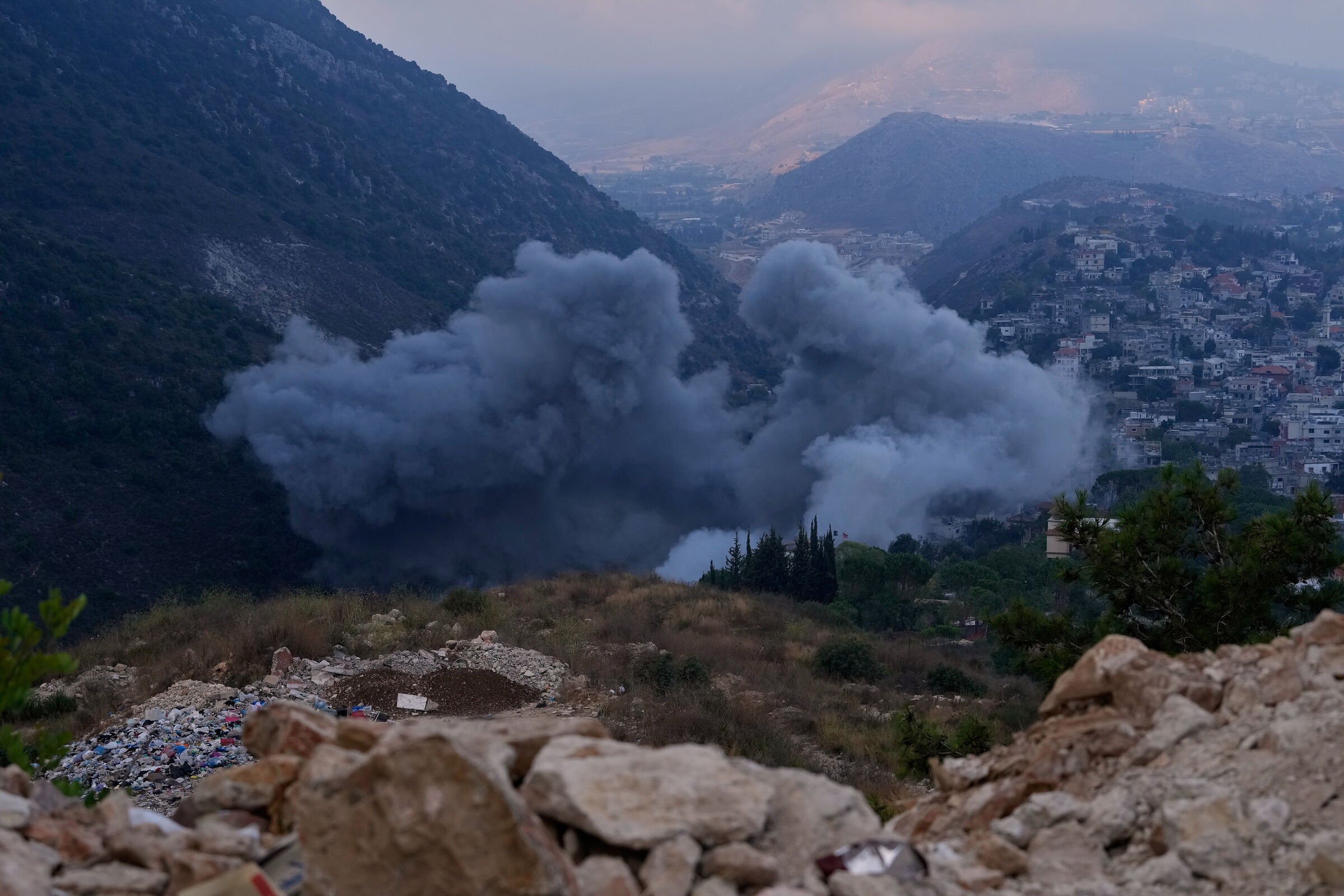 Raid di Israele sul Libano meridionale. Le foto delle zone colpite