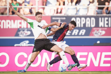 Nicolo Cambiaghi del Bologna combatte per la palla con Nemanja Matic del Sassuolo durante la Serie A partita di Serie A tra Bologna e Sassuolo allo Stadio Renato Dall'Ara di Bologna, Italia - domenica 6 settembre 2026 - (foto di Massimo Paolone/LaPresse)