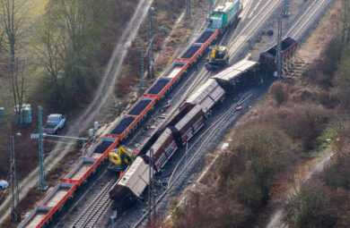Francia, deraglia treno regionale: almeno 44 feriti