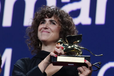 Mostra del Cinema di Venezia 2026, Leone d’oro a “Woman Unknown”. Premio speciale a “Naza”