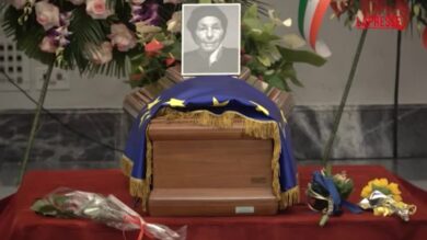 Emma Bonino, l'arrivo del feretro in Campidoglio per la Camera ardente