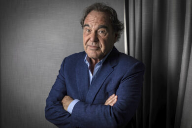 Oliver Stone compie 80 anni e festeggia a Roma, l’evento alla Casa del Cinema