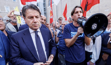 Legge elettorale, scontro sulle firme: Conte in piazza con Onorato. Martedì il voto