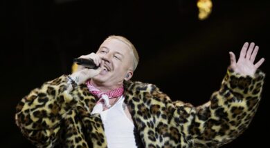 Macklemore escluso dal tour americano di Ed Sheeran, stop al rapper dagli organizzatori per le frasi ‘Pro Pal’