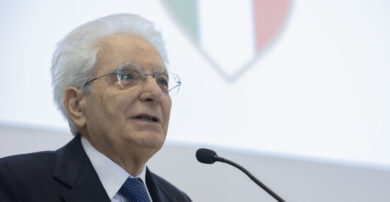 AI, allarme di Mattarella: “A rischio la centralità dell’uomo”. Meloni: “Servono regole globali”