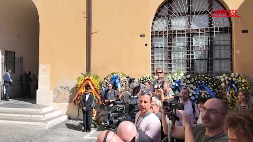funerali emma bonino l arrivo delle autorit224 e dei leader politici in campidoglio da Lapresse.it funerali emma bonino l arrivo delle autorit224 e dei leader politici in campidoglio