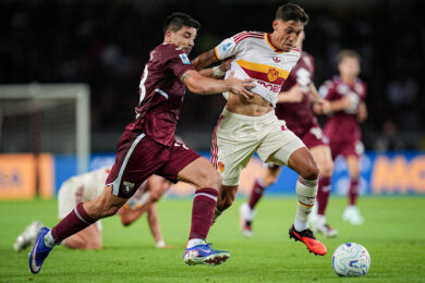 Giovanni Simeone del Torino e Nahuel Molina della Roma durante la partita di Serie A tra Torino e Roma (Foto di Marco Alpozzi/Lapresse)