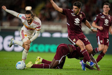 Mario Hermoso di Roma, Giovanni Simeone di Torino e Duvan Zapata di Torino durante la serie A partita di calcio tra Torino e Roma (Foto di Marco Alpozzi/Lapresse)