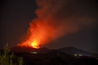 Aeroporto Catania oggi chiuso per eruzione Etna: cosa fare per i rimborsi