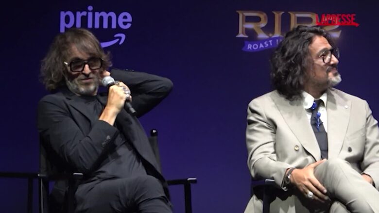 Tv, imbarazzo Cruciani alla presentazione di "Roast in Peace 2": "Hai visto il montaggio?"
