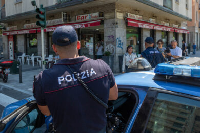 Milano, rabbino aggredito alla fermata del bus: 3 sospetti autori in Questura