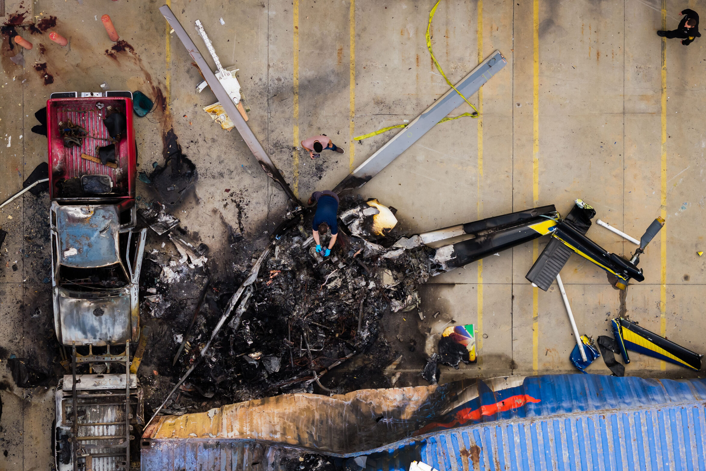 Elicottero della Nbc si schianta in un quartiere di Los Angeles, tre vittime – Le foto Elicottero della Nbc si schianta in un quartiere di Los Angeles, tre vittime – Le foto