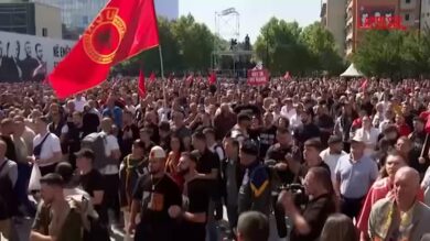 Kosovo, l’ex presidente Hashim Thaci condannato per crimini di guerra: la delusione dei sostenitori