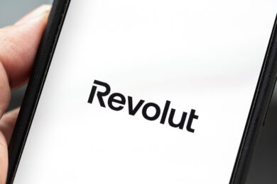 Revolut, hacker clonano Pec della polizia: cosa è successo
