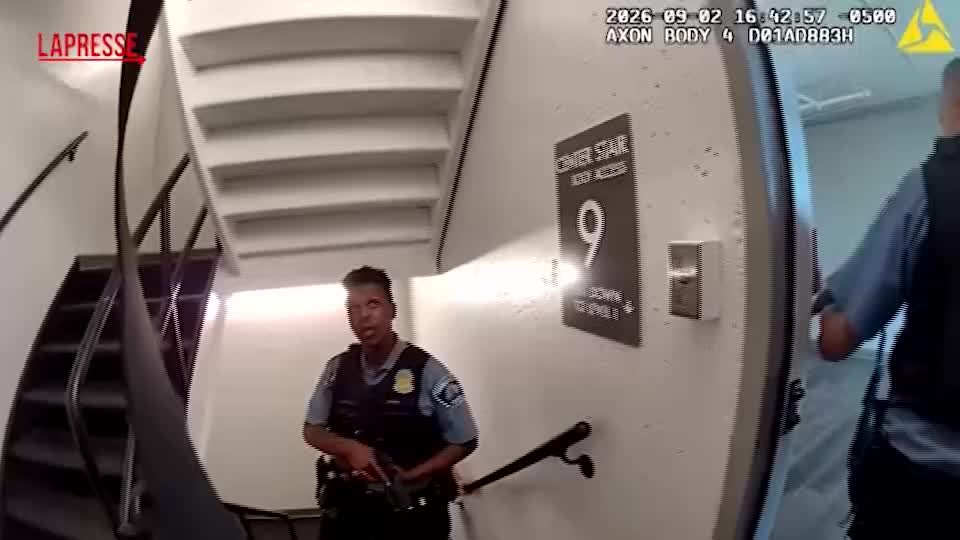minneapolis le bodycam della polizia riprendono una sparatoria in un condominio da Lapresse.it minneapolis le bodycam della polizia riprendono una sparatoria in un condominio
