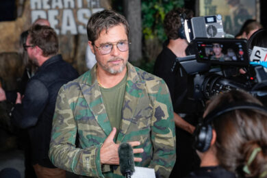 Brad Pitt in mimetica alla prima mondiale di "Heart of the Beast" al FirstBank Amphitheater a Franklin in Tennessee (Foto AP/George Walker)